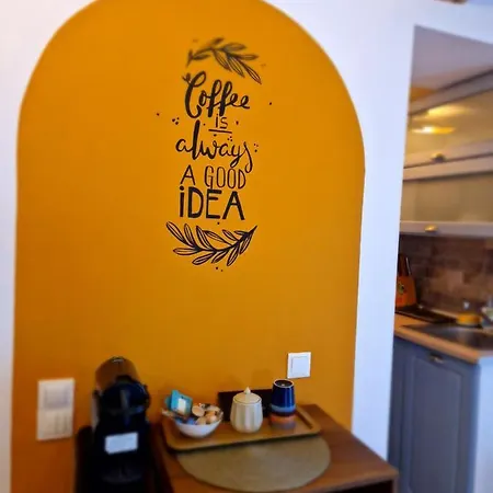 Evelyn's Place Apartment