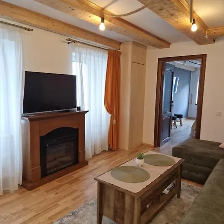 Evelyn's Place Apartment